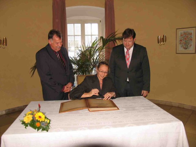 2012_-_ehrung_marina_mohnen_1_20180127_1824249686