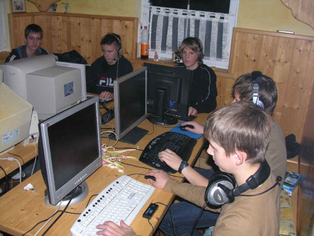 2007_-_lan-party_im_fuchsbau_3_20171229_1361701434