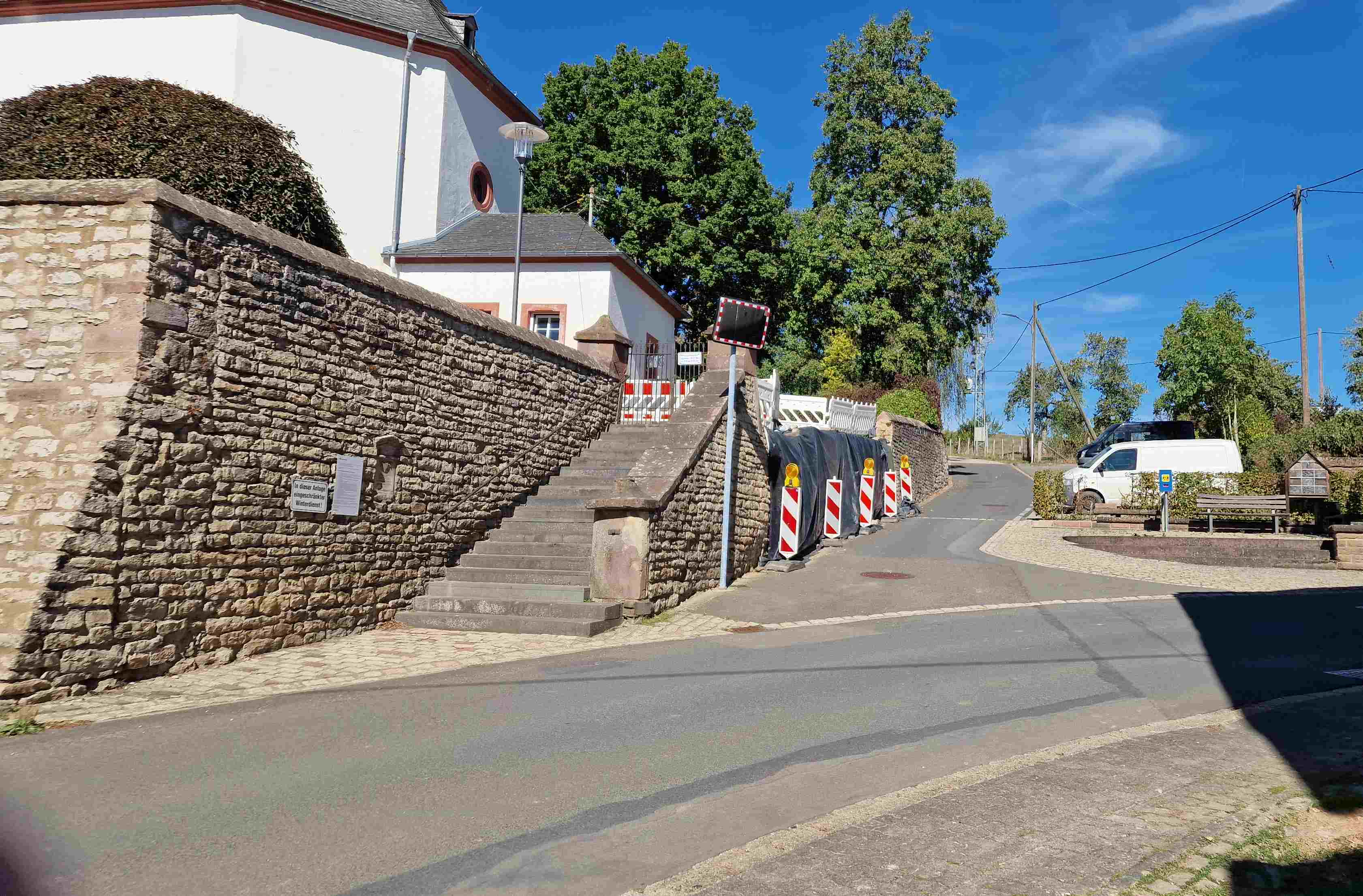 2026 09 25 Friedhofsmauer