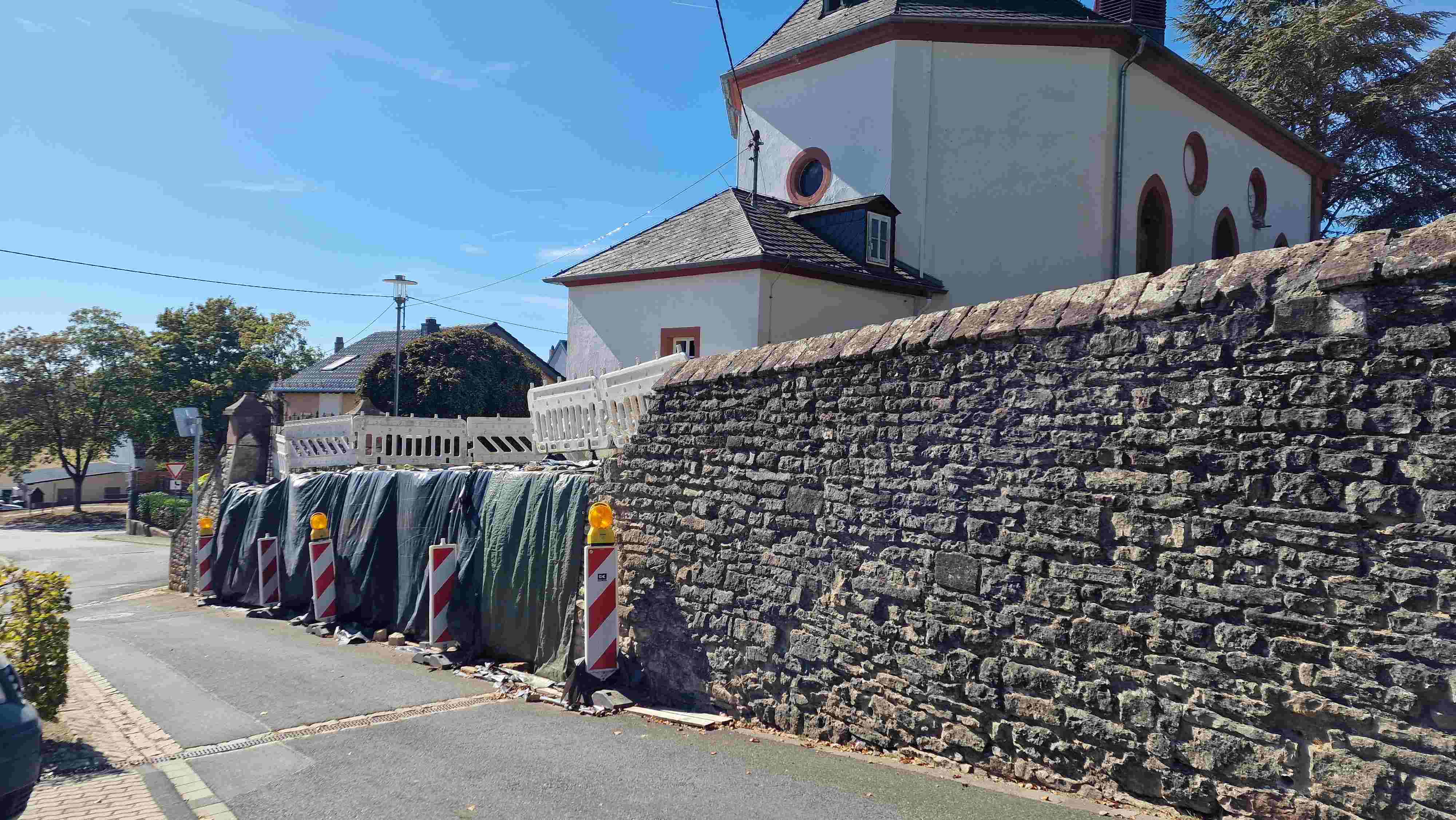 2026 09 25 Friedhofsmauer1