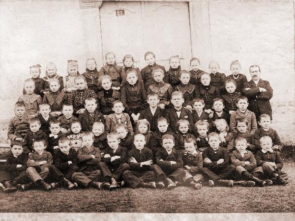 1900-Schulklasse-Matzen-klein.jpg 1900-Schulklasse-Matzen-klein.jpg